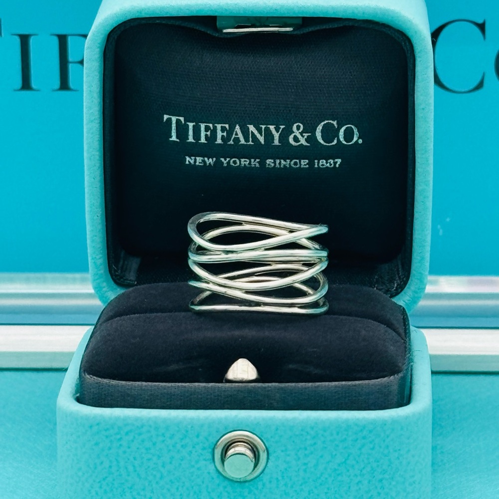 Tiffany & Co. Elsa Peretti Silver Wave
Ring